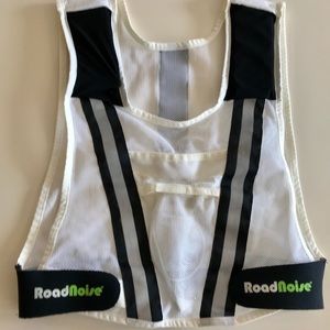 Road Noise Oregon running vest + built-in speakers